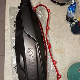 光阳G6原厂传动箱盖，弯道情人也能用，成色如图，表面小掉漆，议