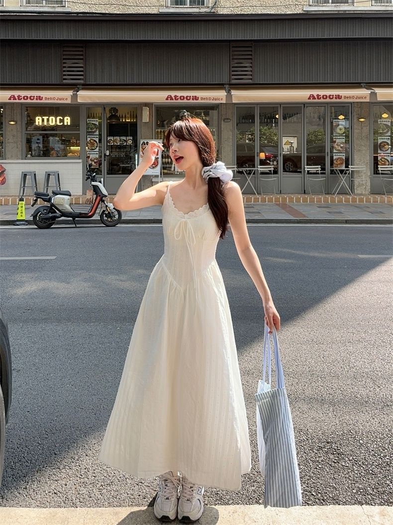 白月光穿搭吊带连衣裙女2025夏季新款裙子小个子温柔风a字裙长裙