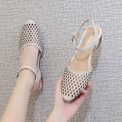 包头凉鞋女2025夏季新款一字带真皮镂空尖头防滑软底妈妈坡跟女鞋