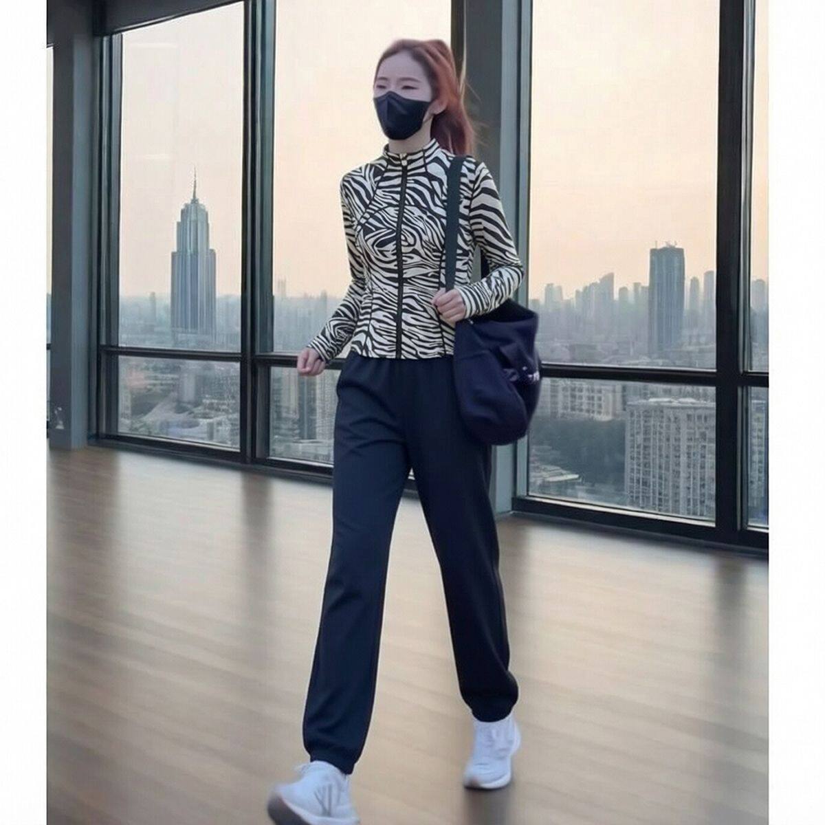 欧货休闲运动服套女春秋2026新款时尚洋气设计感豹纹上衣两件套潮