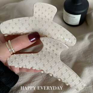 韩版醋酸发夹奶白时髦菱格珍珠抓夹法式优雅气质百搭小香鲨鱼夹女