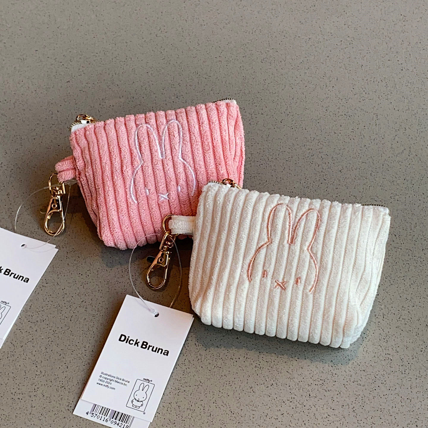 日系卡通米飞兔灯芯绒零钱耳机包