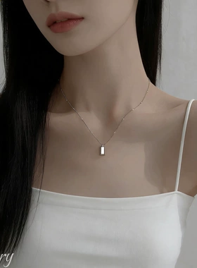 #爆款小金条#钛钢小金砖项链女款轻奢锁骨链