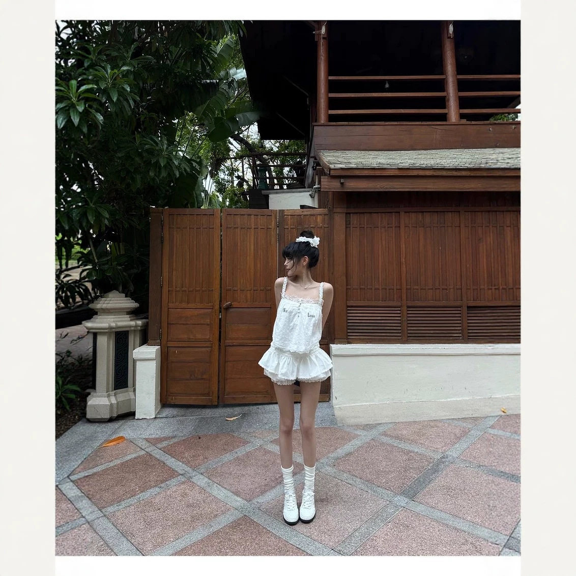 白色蕾丝花边背心女夏辣妹外穿宽松u领吊带上衣夏季无袖短款蕾丝