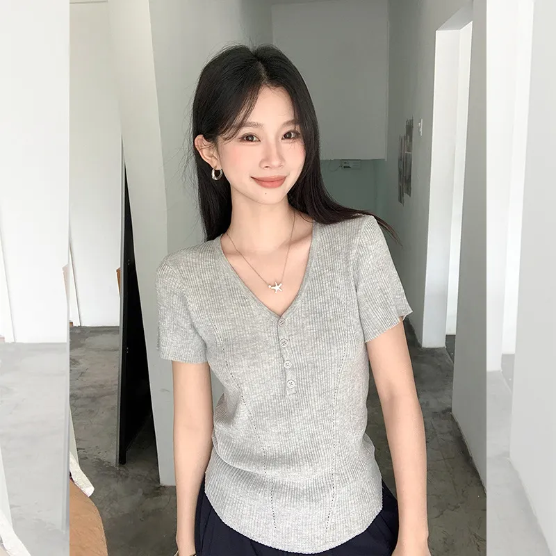 休闲简约纯色半开领漏锁骨短袖T恤女夏季新款显瘦气质针织衫上衣