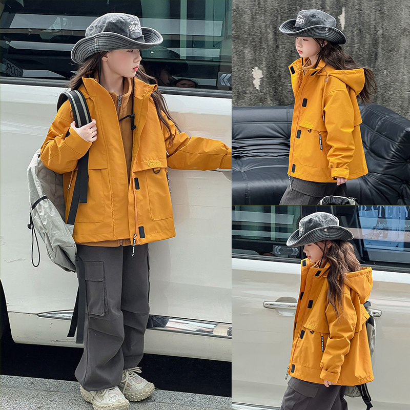 法国BERYDIA女童冲锋衣三