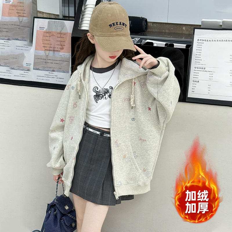 法国轻奢潮童女童外套秋冬加绒加厚款2025新款儿童连帽卫衣女上衣