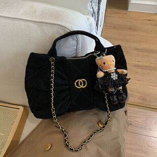 女超火小众休闲新款通勤链条单肩包大容量褶皱2026百搭包包斜挎包