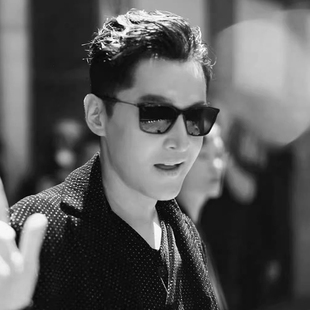 2025新款胡歌同款墨镜男潮开车专用近视太阳眼镜高级感方框防晒女