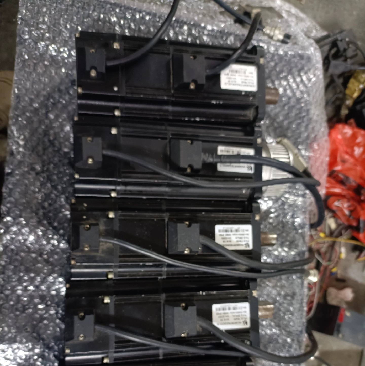 拆机华成伺服电机hc080r75g30m2ld功能正常，750w 成色如图，