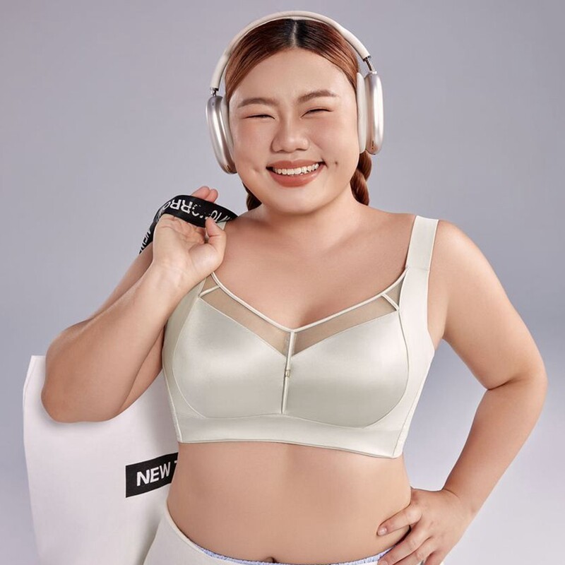 俏丹莉内衣女薄软钢圈大胸显小防下垂收副乳光面文胸罩9506DE通杯