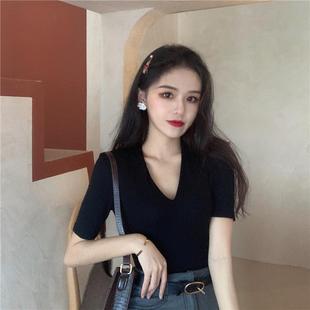 t恤女装 新款 短袖 2025夏季 黑色女 美式 复古正肩体恤性感v领上衣短款