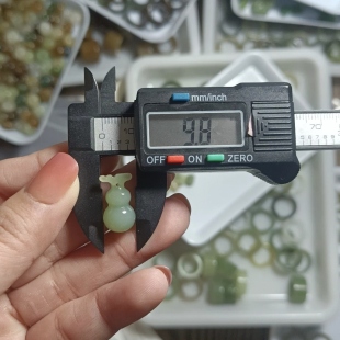 新疆和田玉且末料小葫芦挂件福禄吊坠包挂车挂钥匙挂手机挂简约女