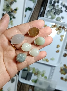 新疆和田玉小鱼且末料糖玉天然玉石挂件手链diy通孔配饰立体金鱼