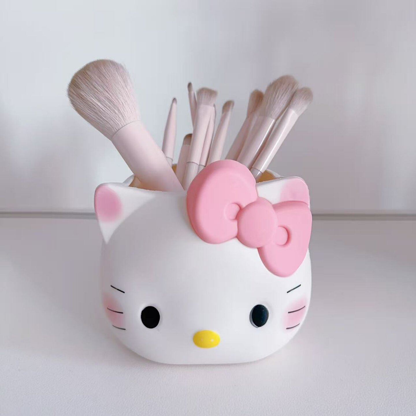HelloKitty可爱化妆刷收纳筒少女心大容量笔筒桌面口红眉笔收纳盒