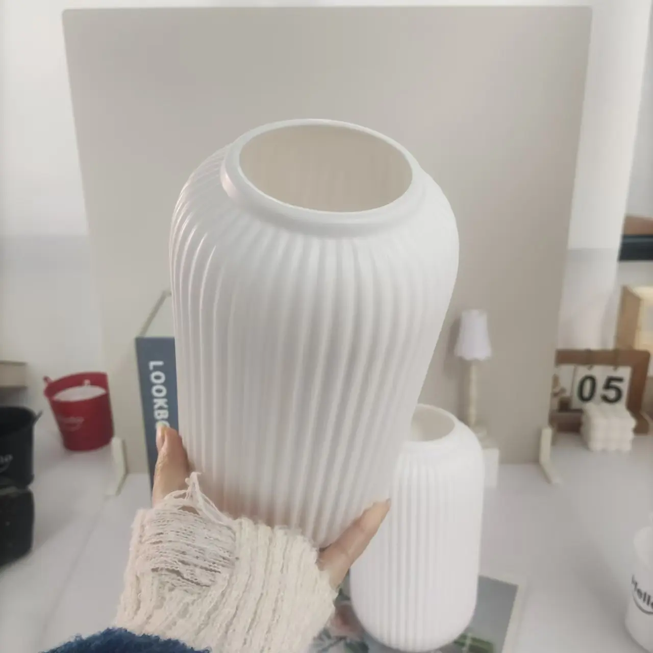 简约现代仿陶瓷灯笼花瓶防摔插花