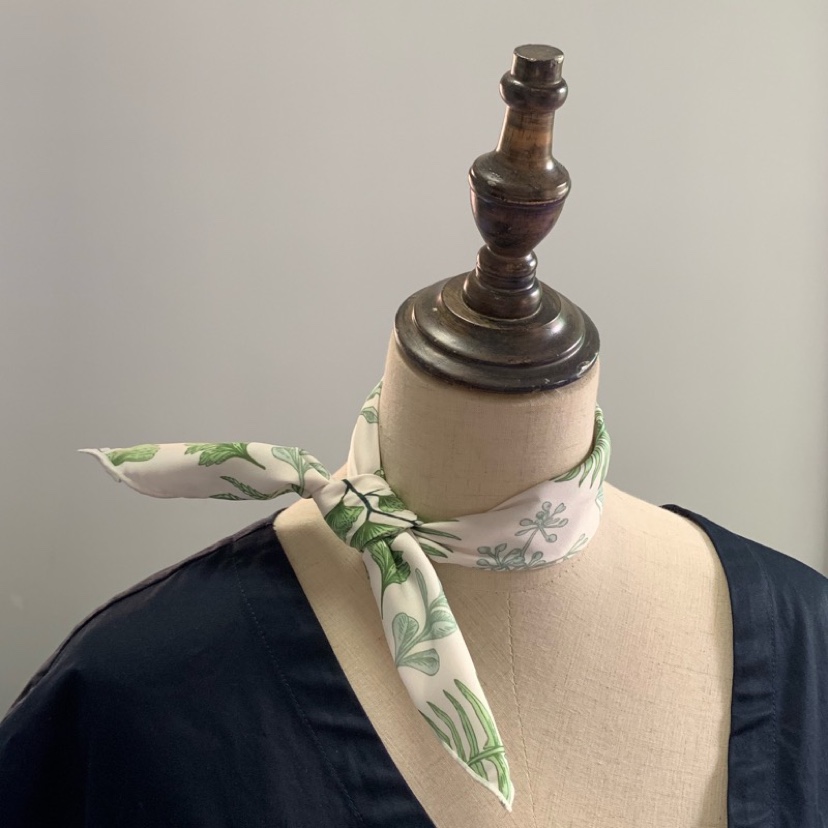 Flora早秋美式复古森系植物花卉绿叶印花森女韩版小方巾丝巾领巾