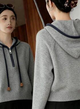 灰色通勤风简约休闲连帽毛衣女2026年秋冬时髦减龄宽...
