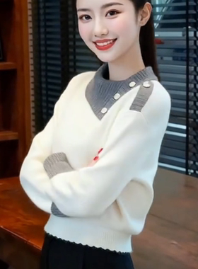 极简风白色翻领软糯针织衫女秋冬高级感上衣宽松显瘦保暖毛衣外套