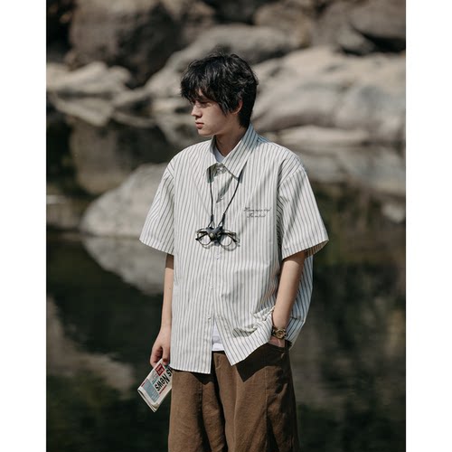 翻领五分袖撞色调衬衫