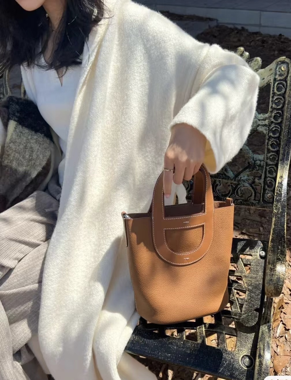 2024新款头层牛皮猪鼻子菜篮子女包大容量时尚单肩斜挎手提水桶包