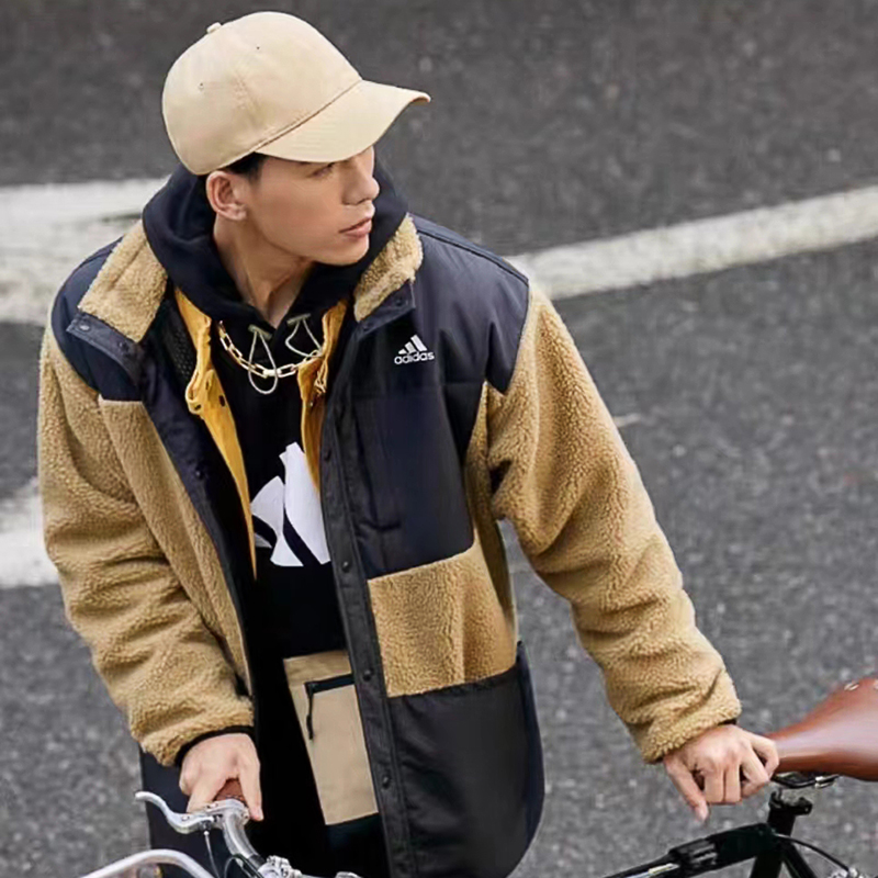 阿迪达斯羊羔绒夹克外套