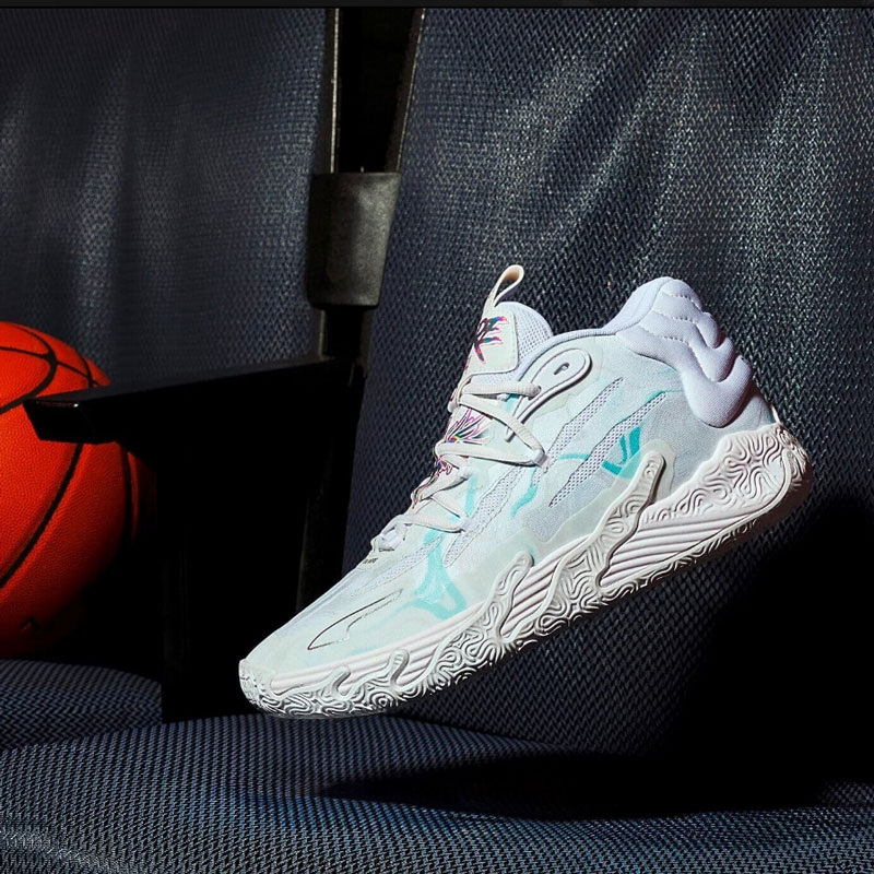 PUMA/彪马 MB.03 三球 IRIDESCENT 中帮 实战篮球鞋 379904-01