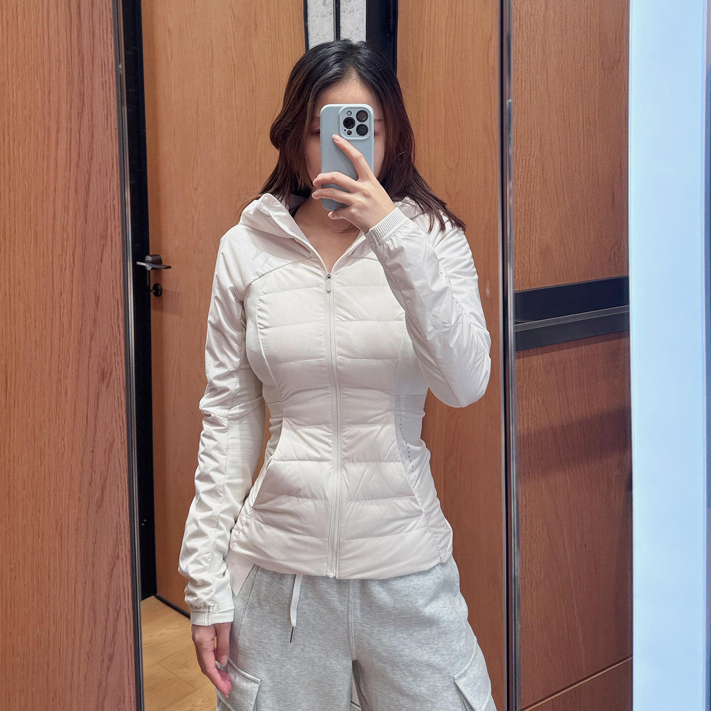 DownForItAll轻薄连帽羽绒服