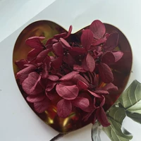 Темно-красный