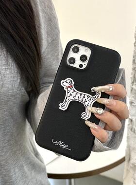 小众ins简约可爱斑点狗狗刺绣适用iPhone15promax苹果15皮质手机壳14promax新款软壳13pro保护套12全包防摔女