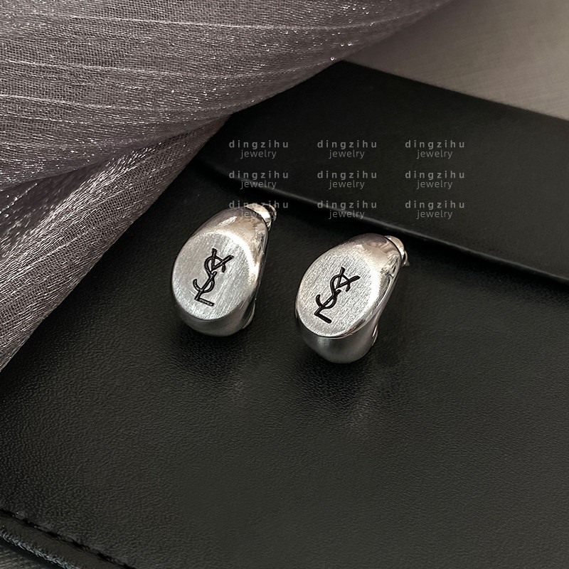 港风复古高级感银色耳环女轻奢独特设计气质耳钉欧美金属耳饰新款