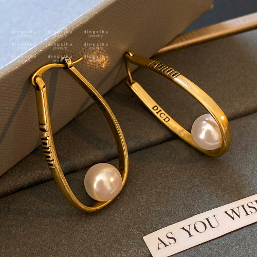 欧美中古风椭圆珍珠耳环女士小众高级感气质耳圈夸张复古字母耳饰