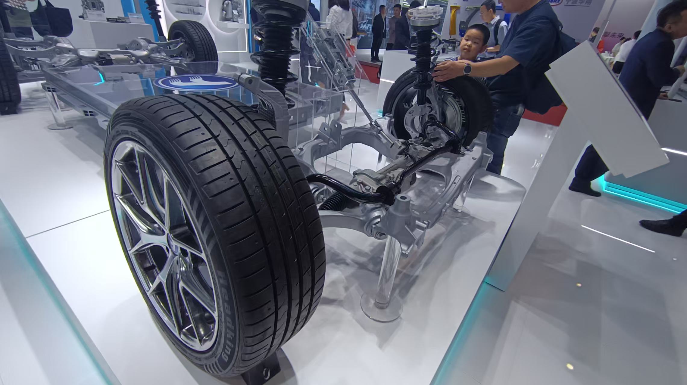 定制各种尺寸汽车底盘模型 整车热管理系统模型 汽车链接线束模型