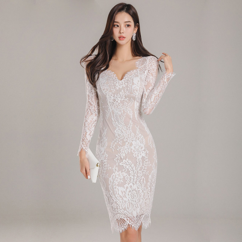 2022春季新款女韩版洋气蕾丝流行裙子性感v领长袖修身打底连衣裙