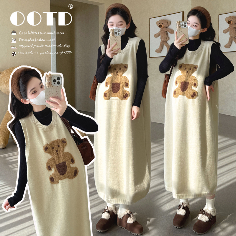 2025秋冬装新款孕妇装连衣裙韩版时尚减龄显瘦小熊马甲打底衫套装
