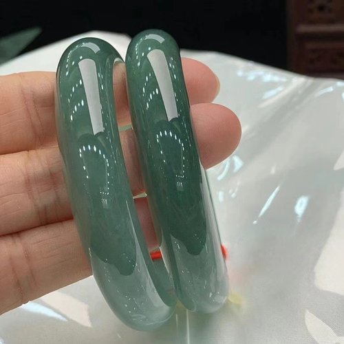 正品天然真玉手镯子翡翠色深浅绿玉镯子女款玉石器特价包邮带证书