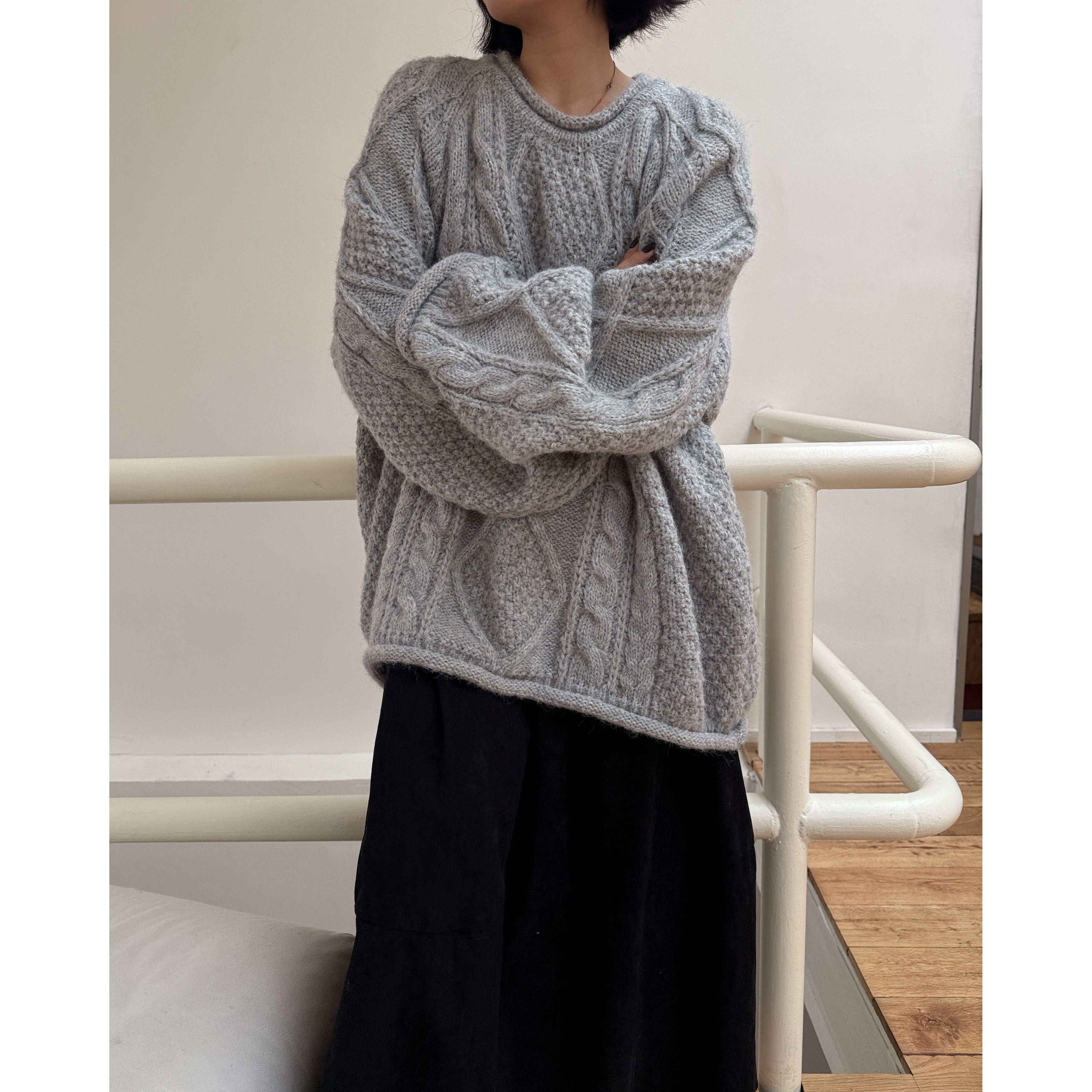 拖延症 / 手工感编织麻花绞花落肩宽松经典圆领毛衣