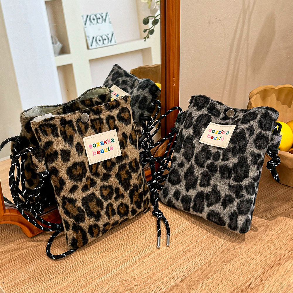 秋冬毛绒豹纹款随身收纳袋拍立得相机相纸整理小包逛街单肩斜挎包