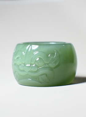 俄罗斯碧玉粉青猫眼扳指男女款无黑点兽面雕刻手工19mm