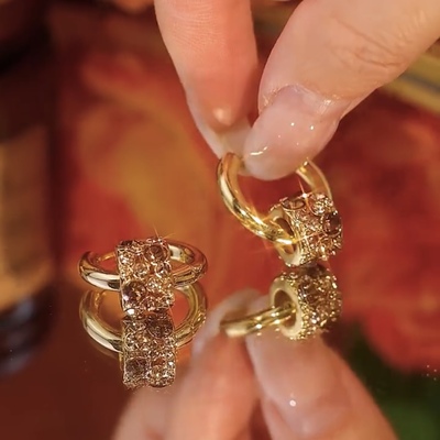 时来运转镶钻小蛮腰耳扣耳环女设计感秋冬款小巧精致耳饰时尚洋气