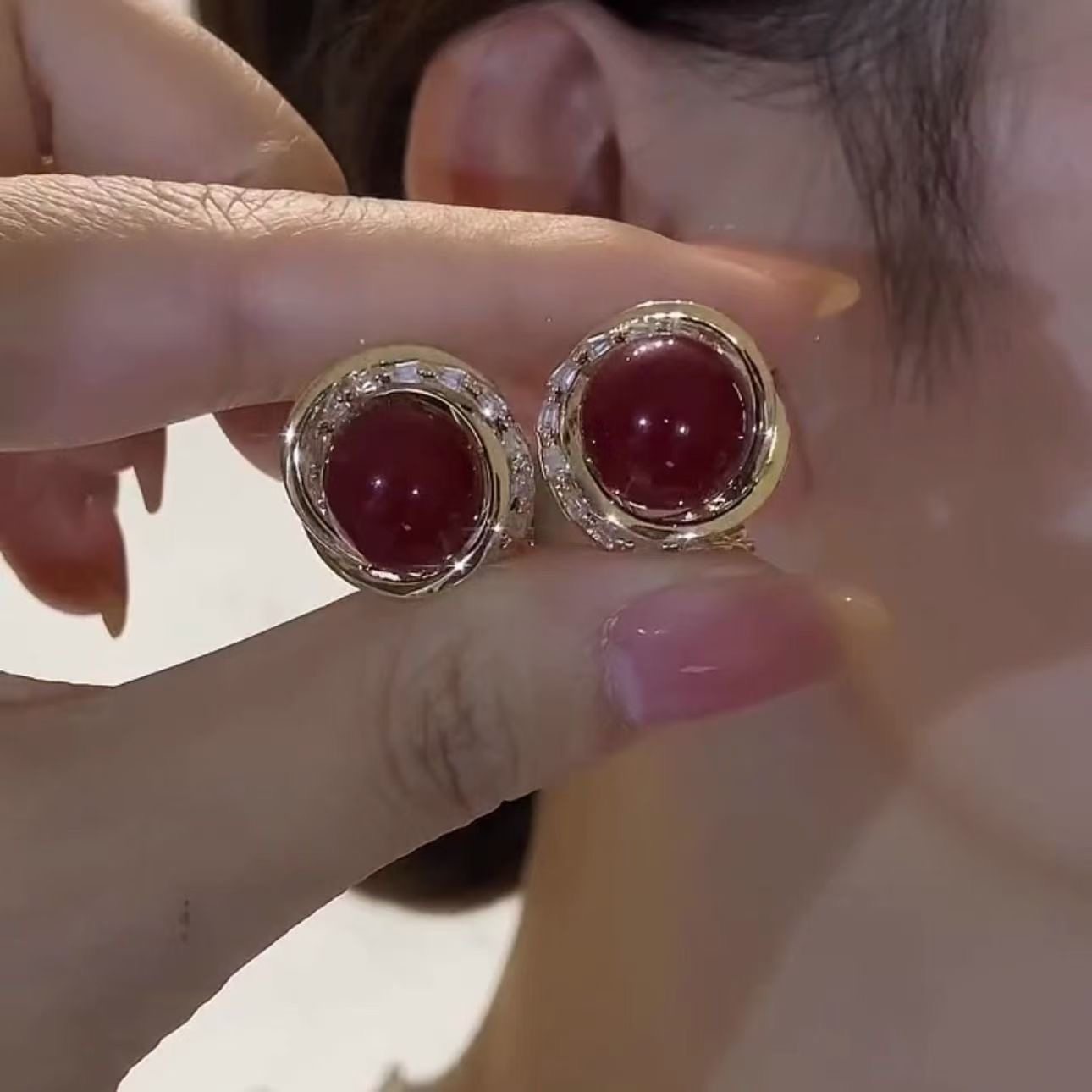 红珠耳环复古港风高级感大气红色耳扣2026新款潮银针耳钉爆款耳饰