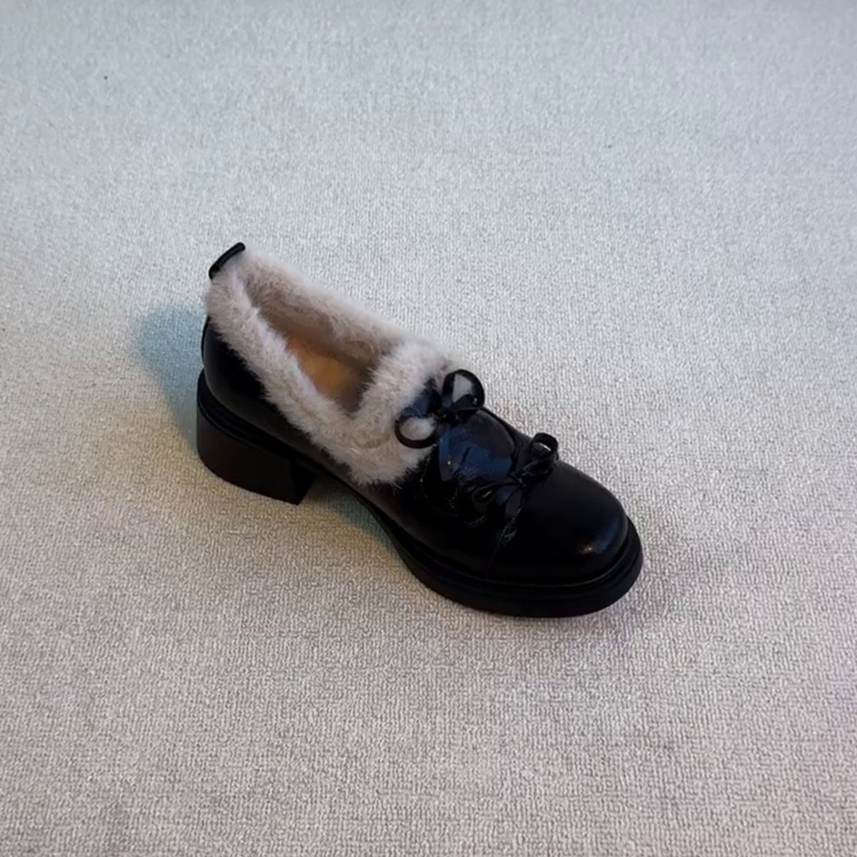 圆头蝴蝶结粗跟百搭加绒小皮鞋