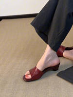 A perfect match for a skirt and flip-flops, a vacation style that is comfortable and versatile. Minimalist style, toe-exposing thick-heeled one-shoulder slippers, suitable for women to wear outdoors in summer thumbnail 6