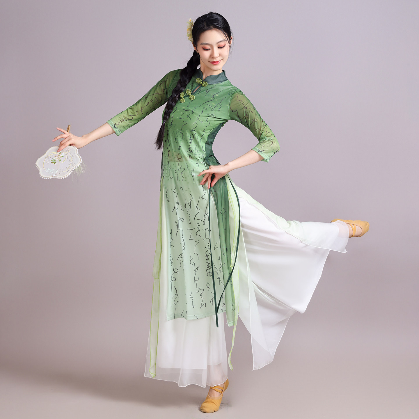 绿色中式古典舞蹈服女水墨字立领盘扣渐变旗袍民族形体舞台表演服