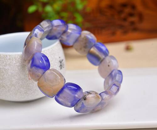 新款到蓝樱花玛瑙手排到货尺寸15*18m左右，颜色超美重41克左右