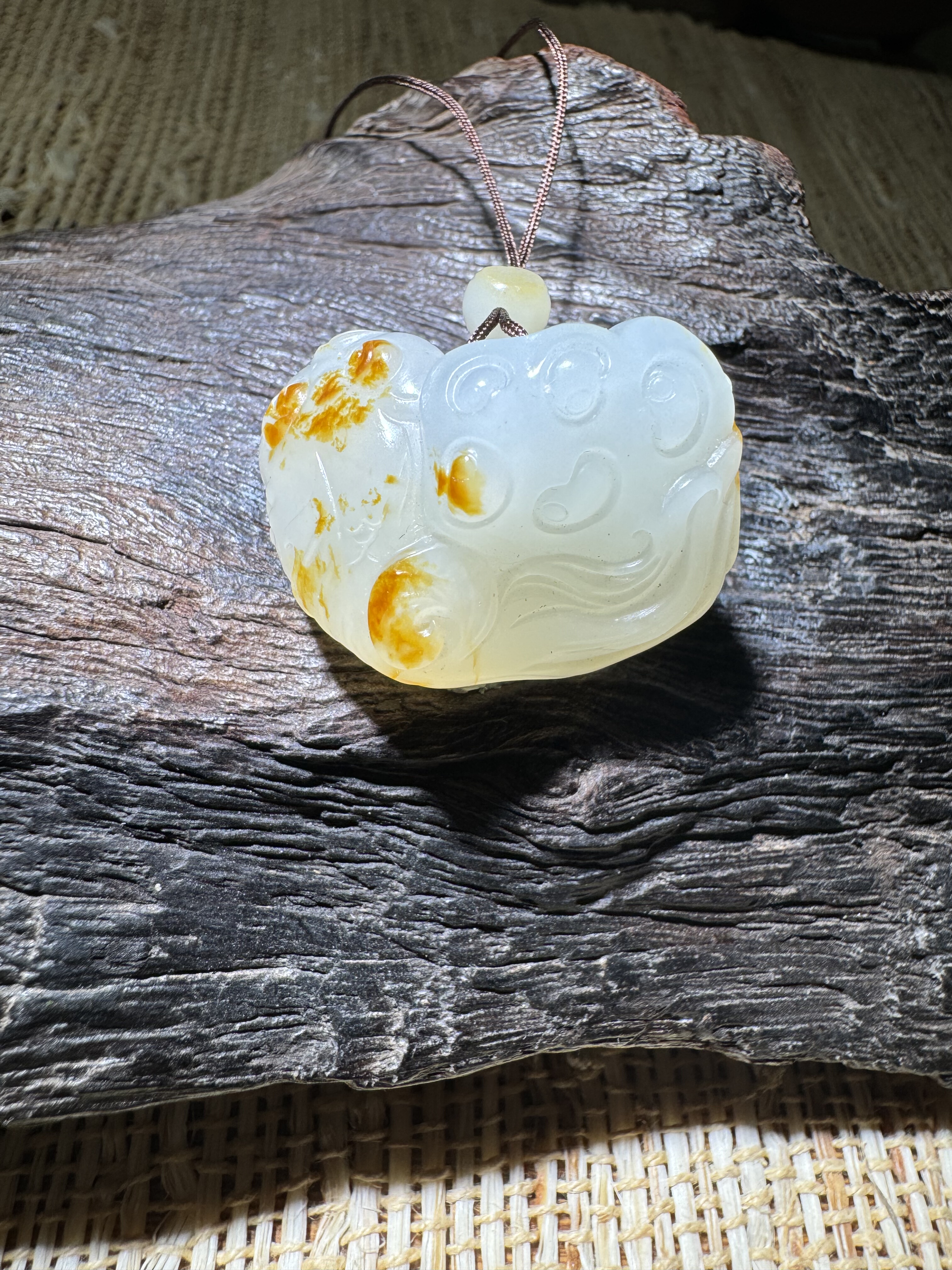 【尚臻玉典】尚峰纯手工雕刻新疆和田玉籽料连年有鱼挂件独籽