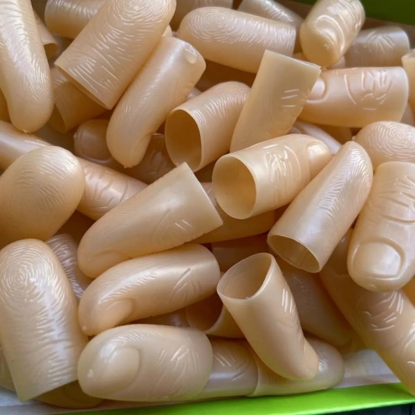 新款通用仿真工程干活手指套魔术道具塑胶拇指套假大套采摘防滑