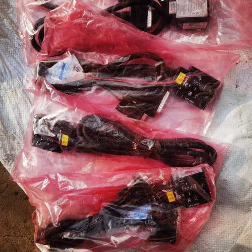 cantops傳感器有三个是新的，有一个数据线弄断了。CTS