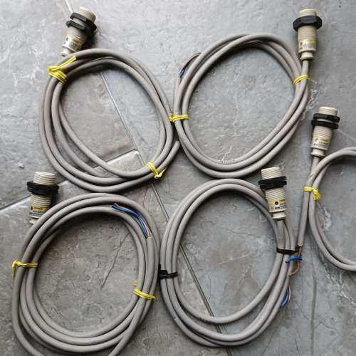 欧姆龙E2F-X7D1-T防腐接近开关，库存商品除1只线