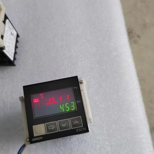 omRon温控继电器E5CN一Q2HBTC，100一240V